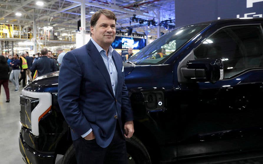 jim farley ford coches electricos venta internet-interior