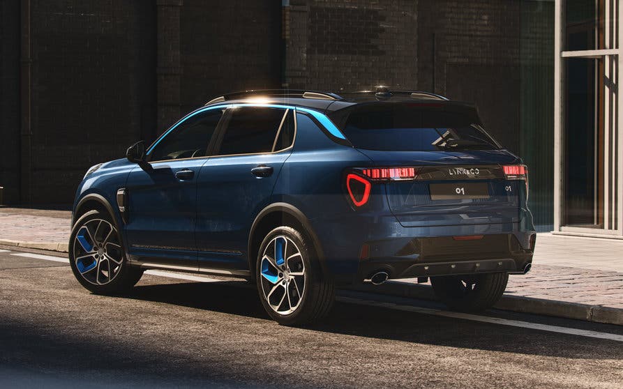 Lynk-Co-01-Trasera