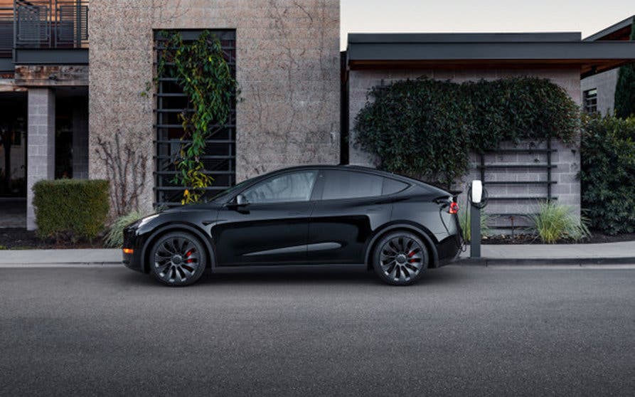 Tesla-Model-Y-Lateral