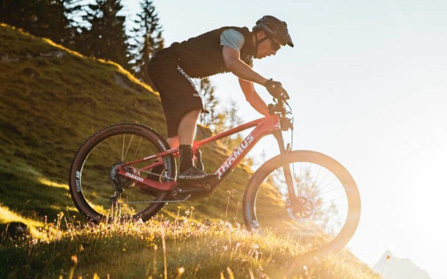 Thomus Lightrider E Ultimate bicicleta electrica montaña 15 kilogramos-portada