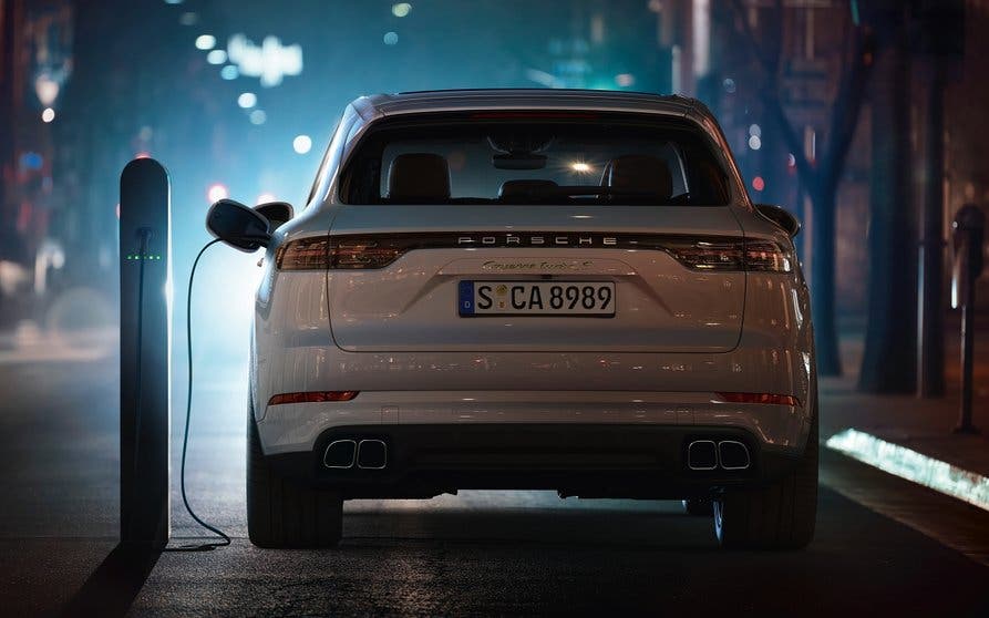 Porsche-Cayenne-PHEV