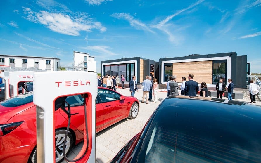 Tesla-Supercharger-bk-World