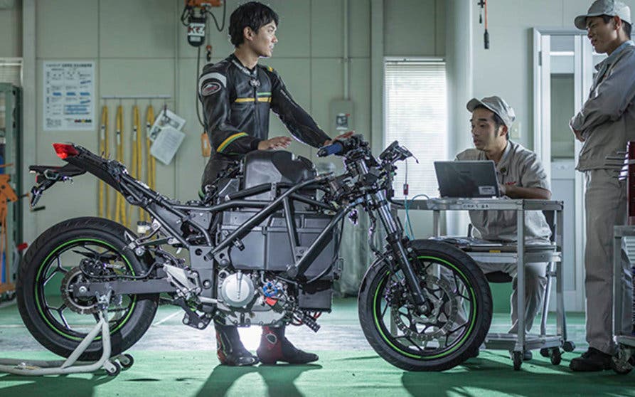 kawasaki dos motocicletas electricas 2023-portada