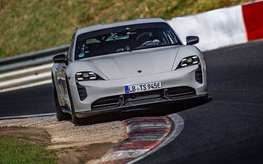 Porsche-Taycan-Nürburgring