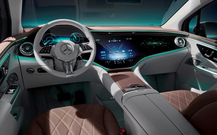 Mercedes-EQE SUV interior