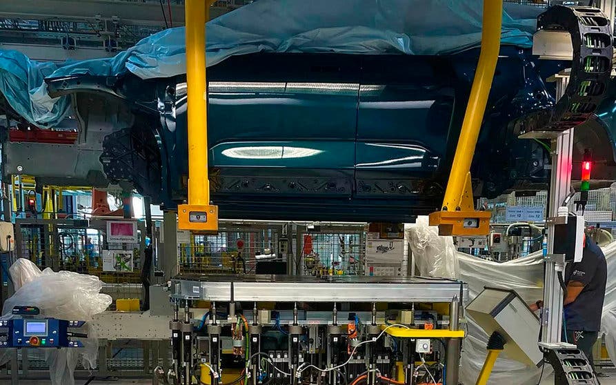 robot montaje baterias fisker ocean magna steyr catl-portada