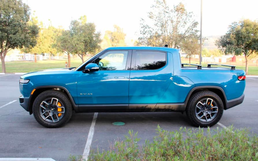 Rivian R1T pick up electrica r1s suv electrico fin version explore-portada