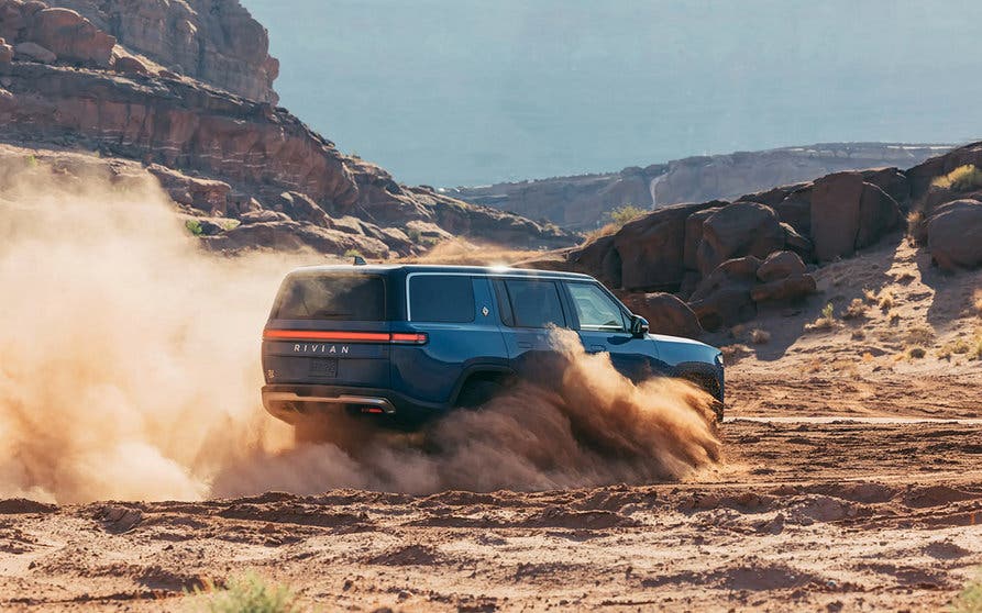 rj-scaringe-teases-rivian-s-camp-mode-shows-one-of-its-most-anticipated-tricks_5