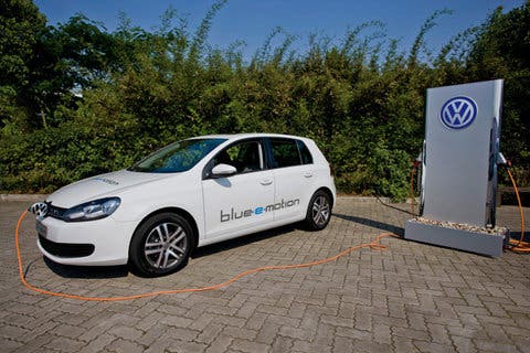 Volkswagen te da la posibilidad de probar el nuevo Golf 100% Eléctrico