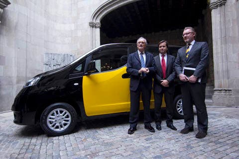Nissan presenta la versión taxi de la furgoneta eléctrica e-NV200 en Barcelona