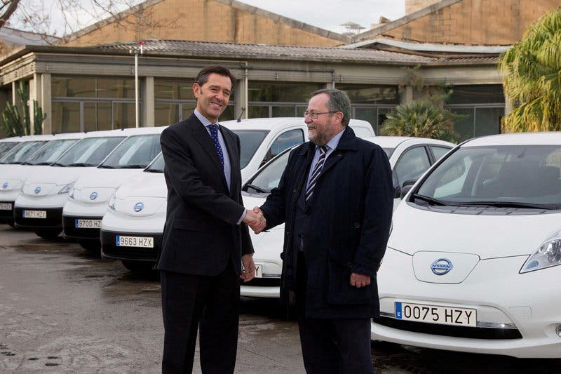 URBASER incorpora trece vehículos eléctricos a su flota