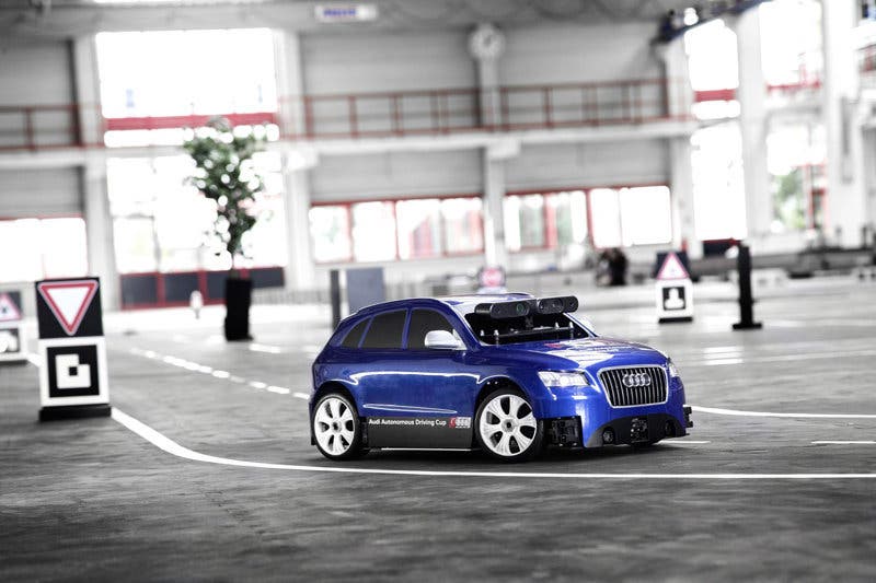 Audi crea una competicion para vehiculos a escala con conduccion pilotada