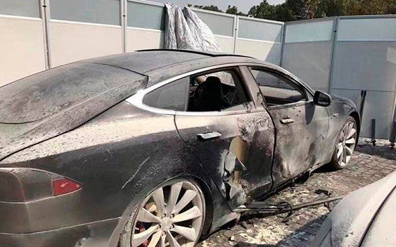 Tesla Model S tras un incendio