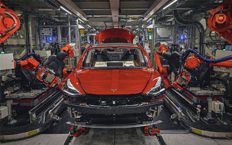 Linea de producción del Tesla Model 3 en Fremont. Fuente Bloomberg
