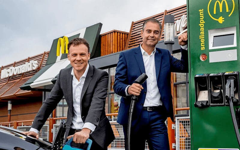 McDonald's instalará cargadores rápidos en 168 restaurantes holandeses.
