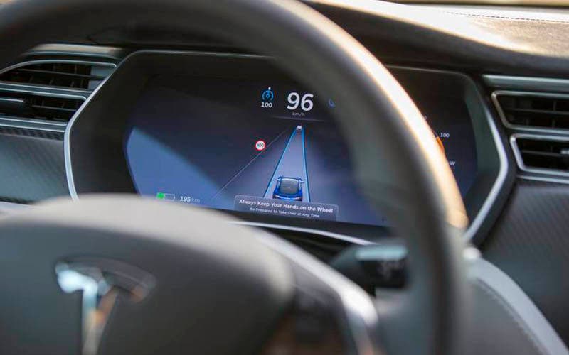 Tesla elimina de las opciones de compra la conducción completamente autónoma del Autopilot