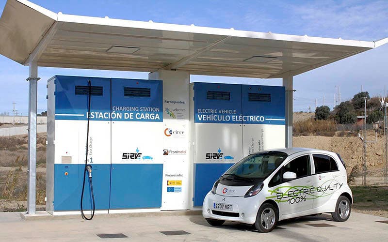 punto-recarga-vehiculos-electricos-gasolineras-electrolinera-proyecto-SIRVE