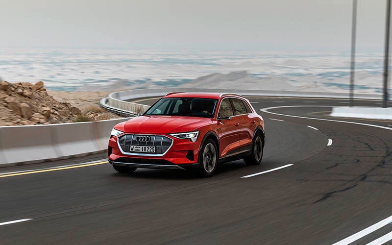 The Audi e-tron in Abu Dhabi,
Dynamic photo,
Color: Catalunya Red