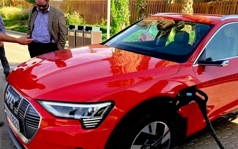 El Audi e-tron es capaz de recargar a 150 kW de potencia maneneido la tasa durate el 80% del proceso