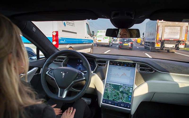 Los empleados de Tesla probarán la nueva computadora de red neuronal del Autopliot 3.0
