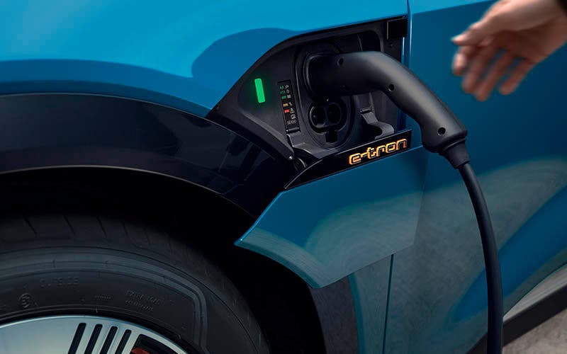 Audi ofrece la instalación del punto de recarga vinculado del e-tron a través de Amazon