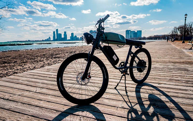 Titan R, la bicicleta eléctrica vintage que alcanza hasta 1 kW de potencia