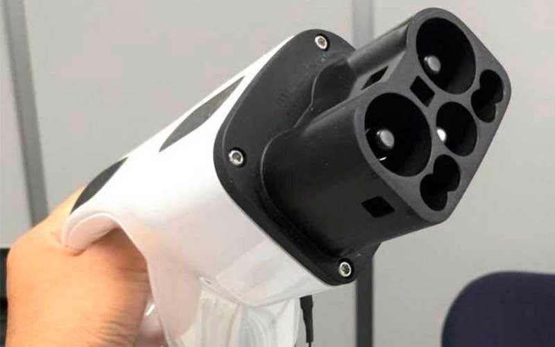 Coneector compatible con CHAdeMO y GB T