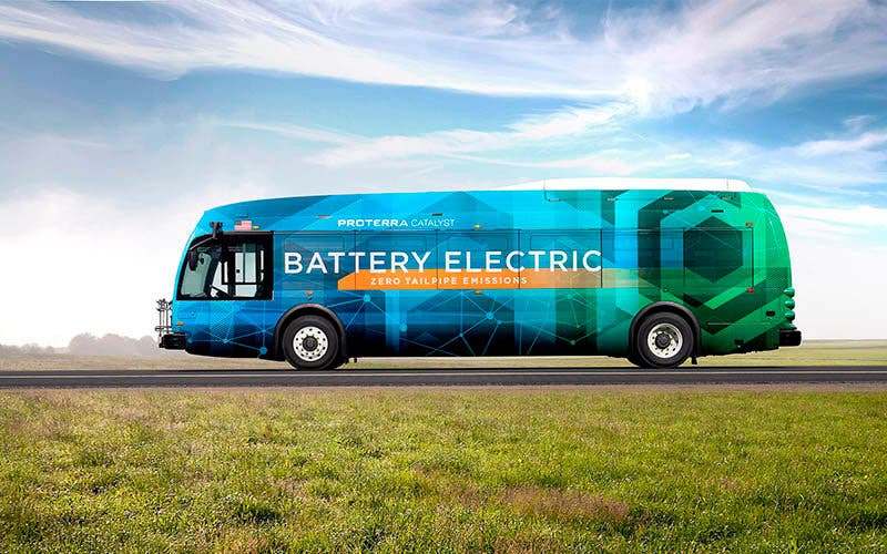 Además de fabricar sus propios autobuses eléctricos, Proterra ofrece compoenentes eléctricos, consuloría y sistemas llave en mano