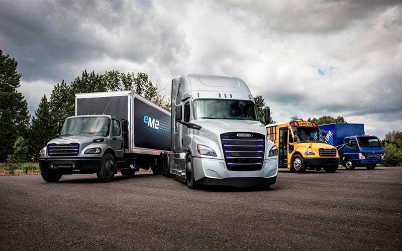 Los camiones eléctricos eActros y eCascadia emplearán módulos de batería de CATL
