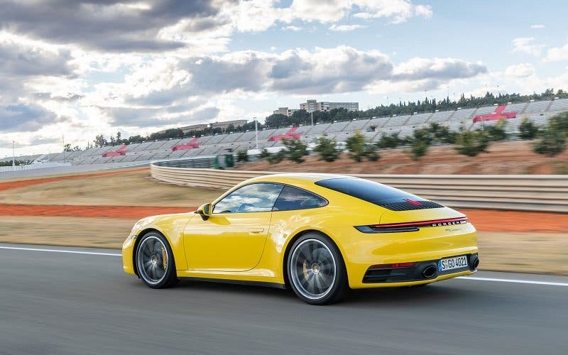 Porsche-911-992 Carrera-S_racing_yellow