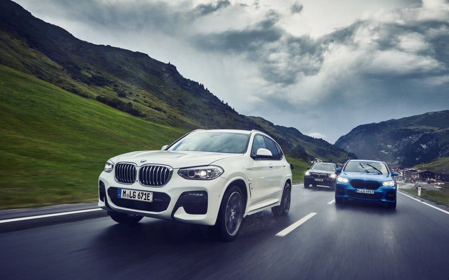 bmw-x1-xDrive25e-2020-hibrido-enchufable (1)