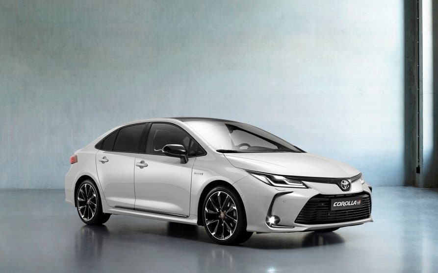 Toyota-Corolla-sedan-gr-sport-portada