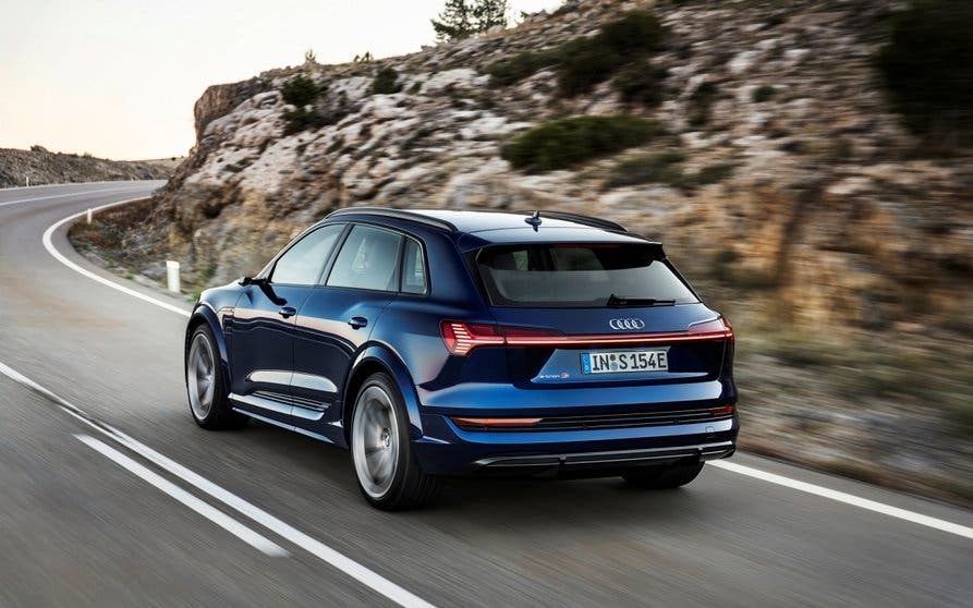 Audi e-tron S trasera