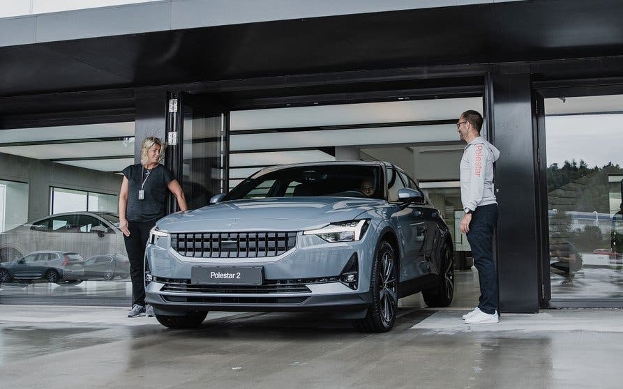 Polestar 2 entregado al primer cliente.