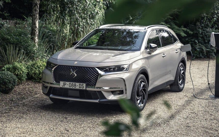 DS-7-Crossback-e-tense-225-01