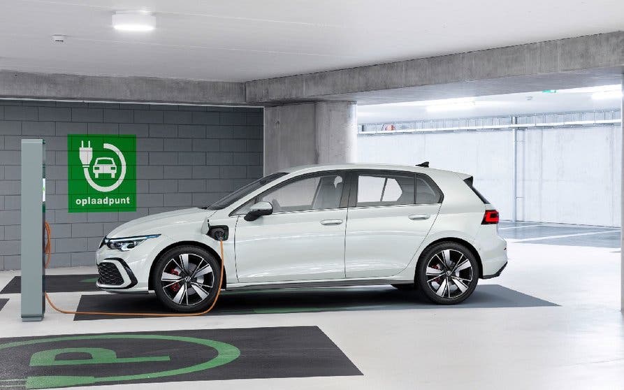 Volkswagen Golf GTE híbrido enchufable.