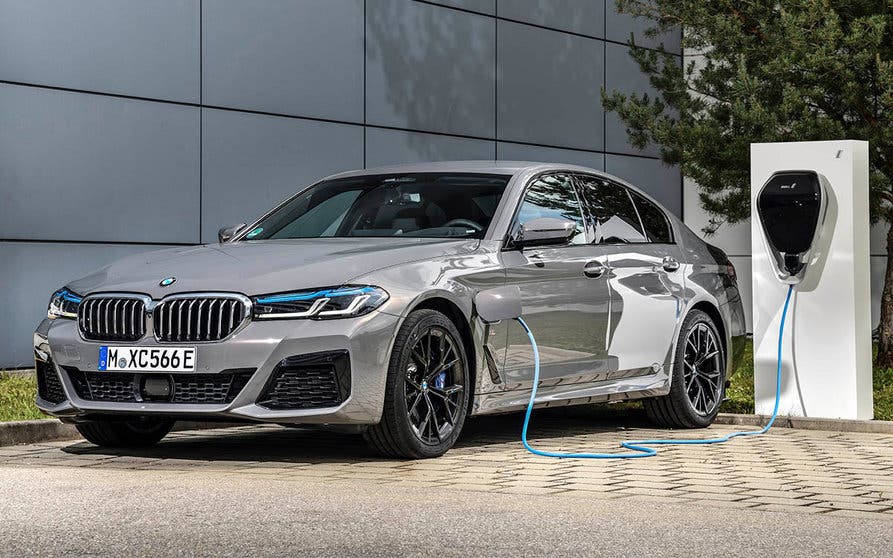 BMW 545e xDrive Berlina.
