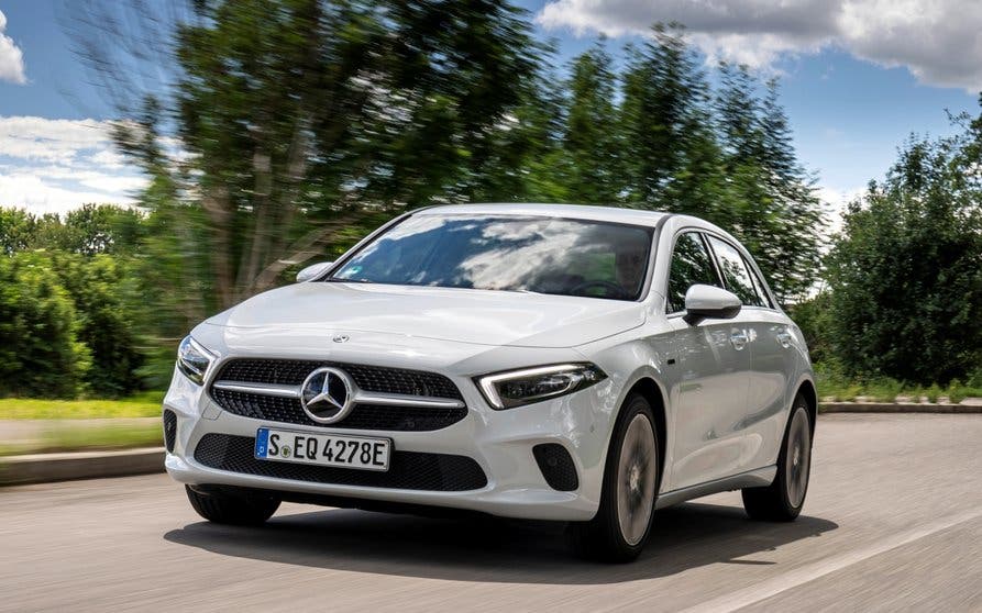 Mercedes-Benz A 250 e sedán