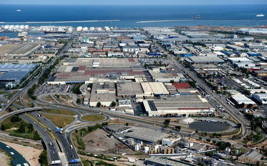 Foto aérea Planta Nissan Zona Franca-portada