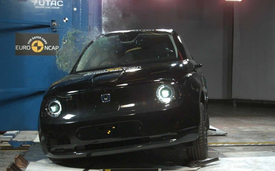 El Honda e se somete a las pruebas Euro NCAP y no logra la máxima puntuación.