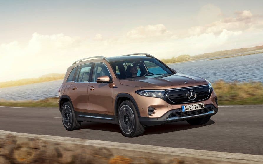 Mercedes-EQ, EQB, 2021; Electric Art Line, Farbe roségold; EQB 350 4MATIC (Stromverbrauch kombiniert: 16,2 kWh/100 km; CO2-Emissionen kombiniert: 0 g/km);Stromverbrauch kombiniert: 16,2 kWh/100 km; CO2-Emissionen kombiniert: 0 g/km*
Mercedes-EQ, EQB, 2021; Electric Art Line, rose gold; EQB 350 (combined power consumption: 16.2 kWh/100 km, combined CO2 emissions: 0 g/km);Combined power consumption: 16.2 kWh/100 km, combined CO2 emissions: 0 g/km*