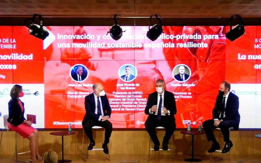 Participantes de la primera mesa redonda.