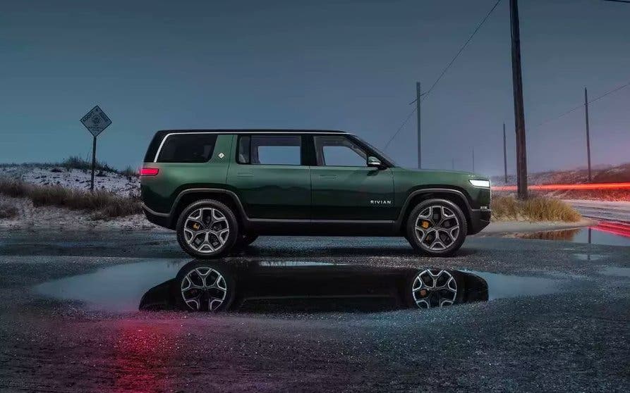 Rivian R1S.