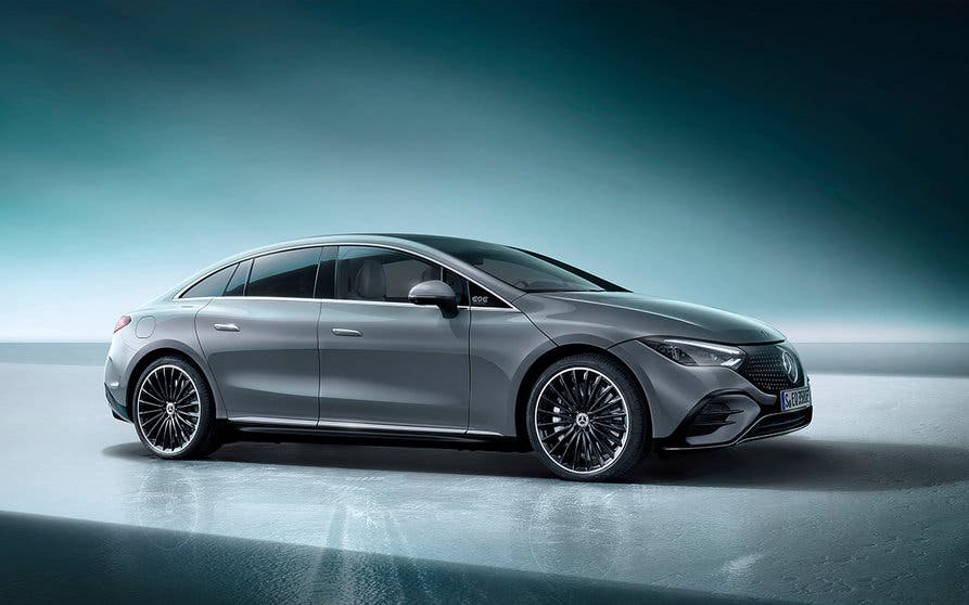 Mercedes-EQ. EQE 350, Edition 1, AMG Line, alpingrau (Stromverbrauch nach WLTP: 19,3-15,7 kWh/100 km; CO2-Emissionen: 0 g/km);Stromverbrauch nach WLTP: 19,3-15,7 kWh/100 km; CO2-Emissionen: 0 g/km*
Mercedes-EQ. EQE 350, Edition 1, AMG Line, alpine grey (electrical consumption WLTP: 19,3-15,7 kWh/100 km; CO2 emissions: 0 g/km);Electrical consumption WLTP: 19,3-15,7 kWh/100 km; CO2 emissions: 0 g/km*