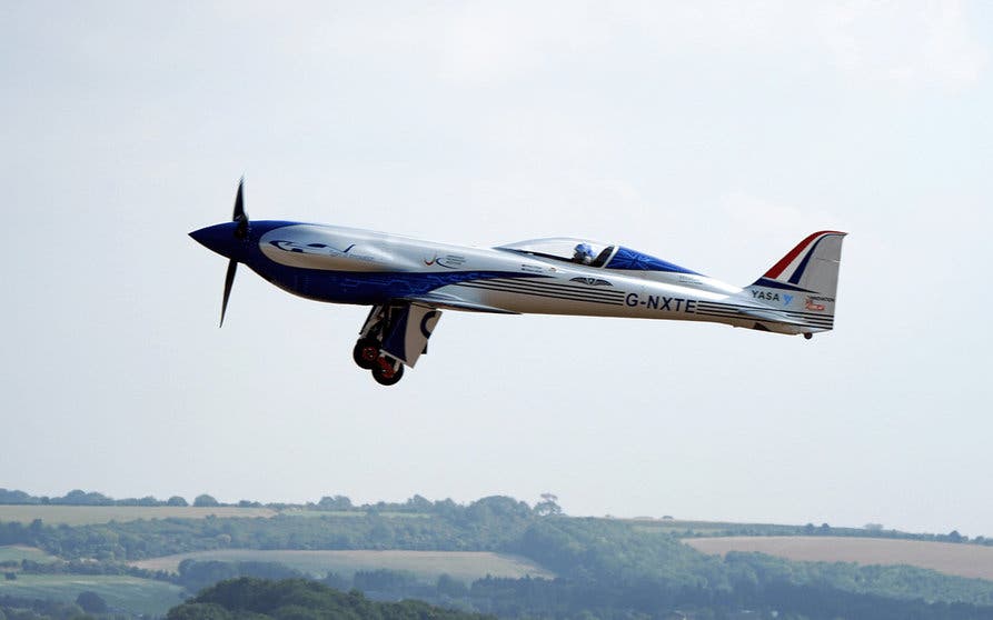 Rolls-Royce realiza el primer vuelo inaugural del Spirit of Innovation