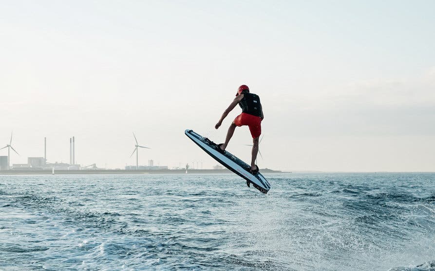 Rävik One, una tabla de surf eléctrica capaz de alcanzar 56 km/h