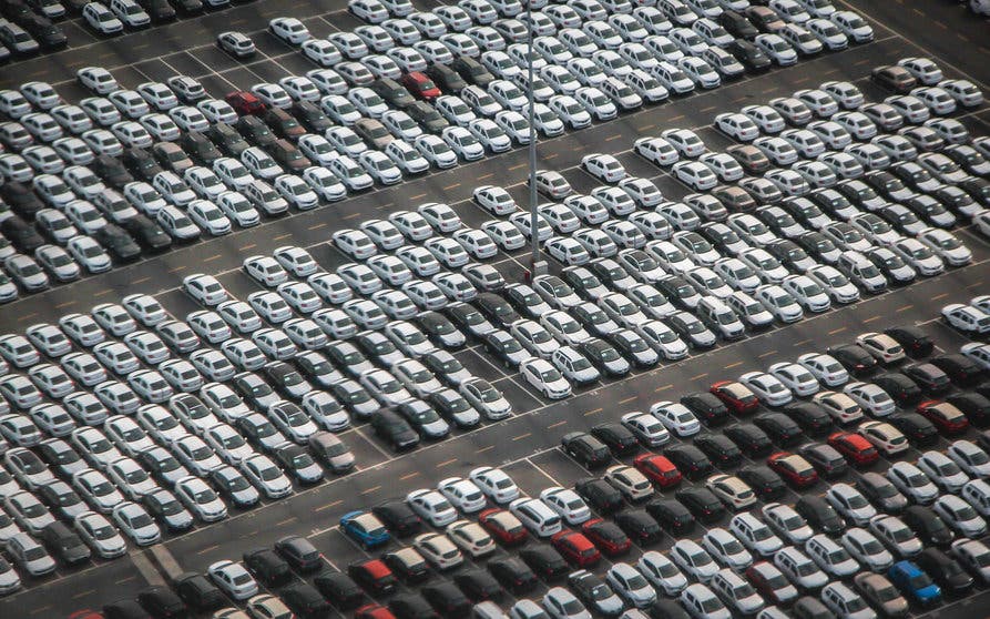 Más de 250.000 vehículos esperan para ser entregados