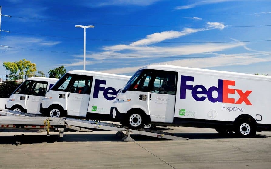 FedEx recibe su primer cargamento de 5 furgonetas eléctricas