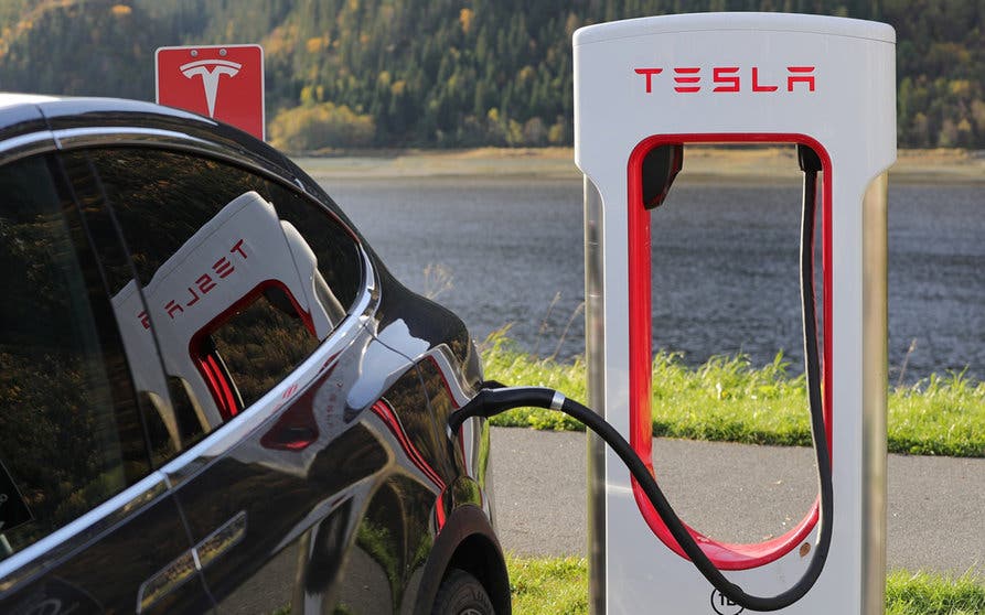 El Gobierno de España incentivará la instalación de puntos de recarga de coches eléctricos