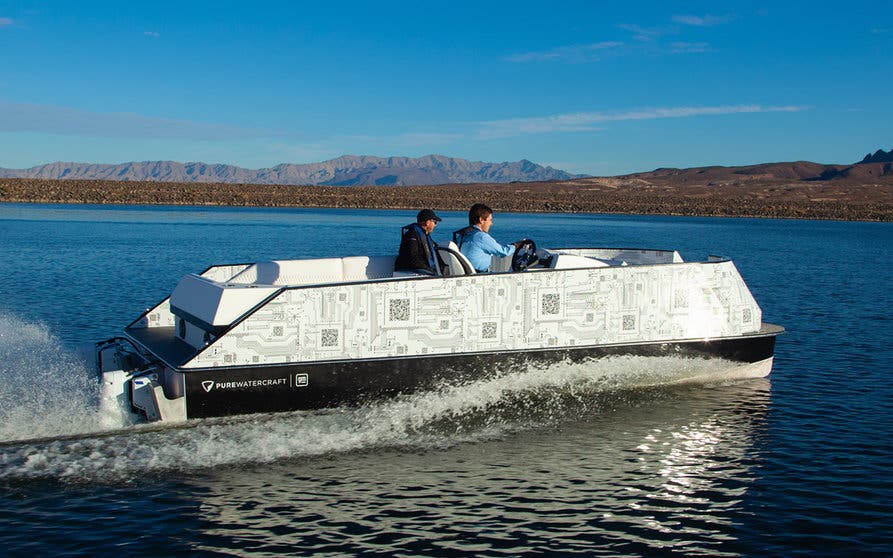 Pure Watercraft presenta su primer barco eléctrico nacido gracias a la alianza con General Motors